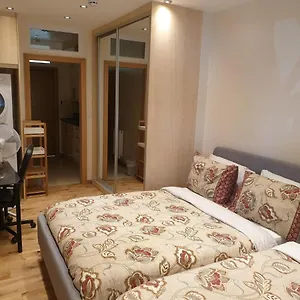 https://london-luxury-apartments-1min-walk-from-underground.cambridgehotelsuk.com